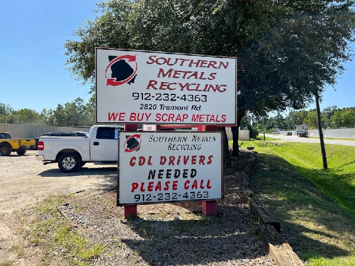 Sign for Southern Metals Recycling with contact info.