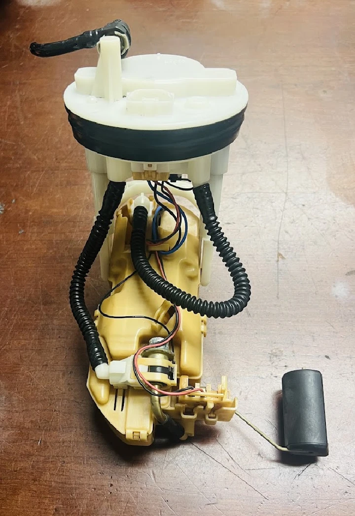 Auto part: fuel pump assembly for vehicles.