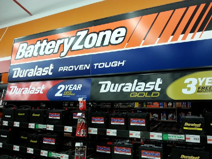 BatteryZone display with Duralast batteries.