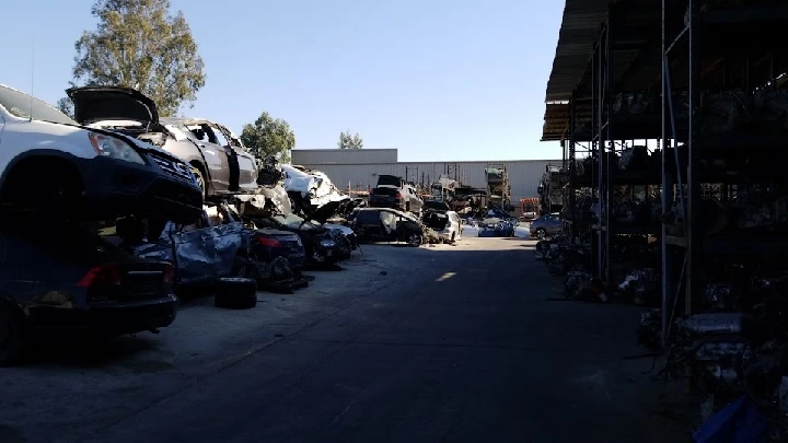 M & P Auto Dismantlers in Fontana