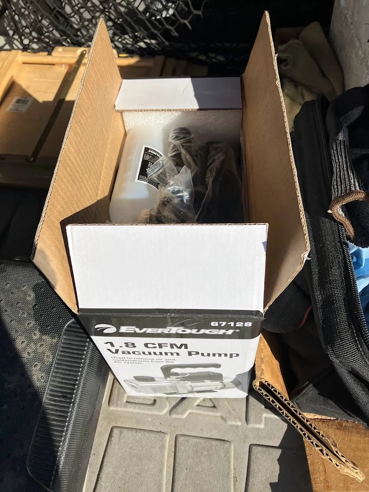 Box containing a vacuum pump and accessories.