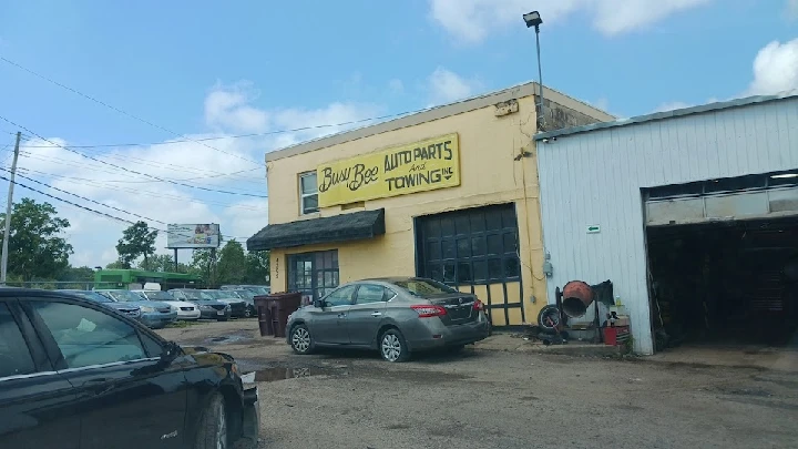 Busy Bee Auto Parts & Towing in Dayton