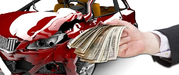 Cash for cars with damaged vehicle and money offer.