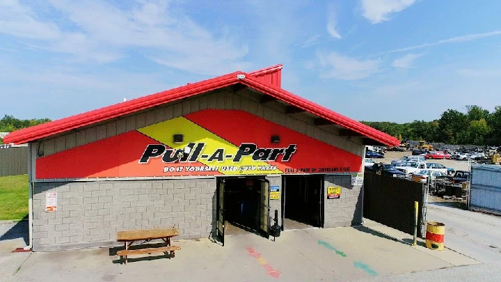 Pull-A-Part store exterior with vehicles outside.