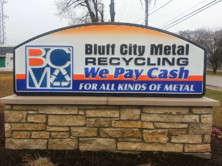 Bluff City Metal Recycling sign, cash for metals.