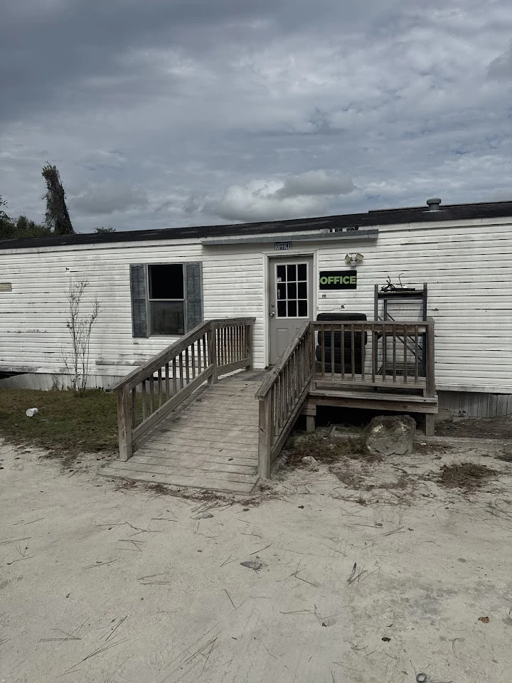 Gavins Auto Salvage office exterior with ramp.