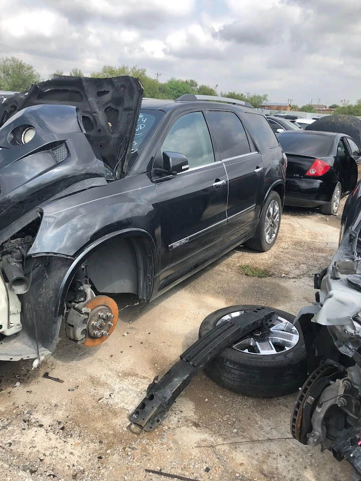 Hernandez Auto Parts and Auto Sales LLC in Laredo