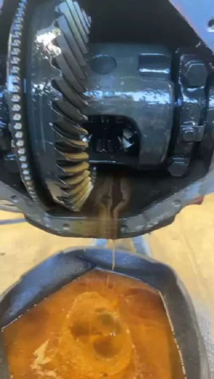 Gear mechanism with oil dripping into a container.