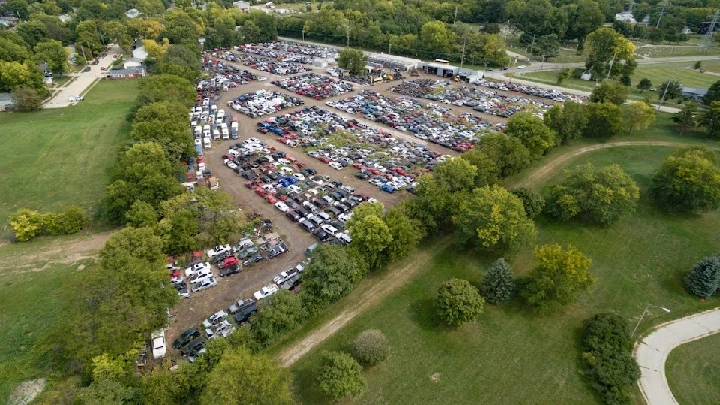 Lincoln Truck & Auto Parts in Bloomington