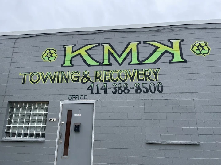 KMK Towing & Recovery in Milwaukee