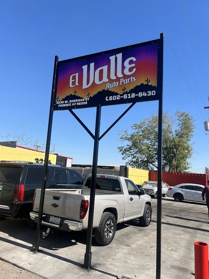 Sign for El Valle Auto Parts in Phoenix, Arizona.