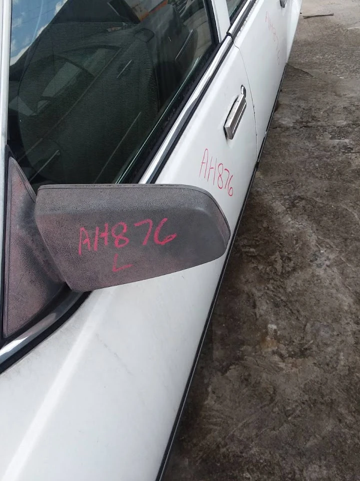 Auto parts: Side mirror labeled AH876 L.