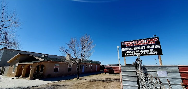 Osvaldo's Auto Parts & Dismantling building view.