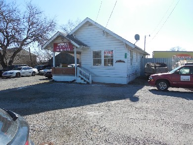 Houck's Auto Parts in Hamilton