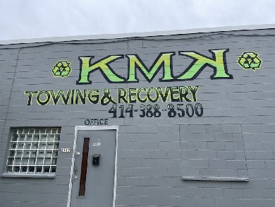 KMK Towing & Recovery in Milwaukee